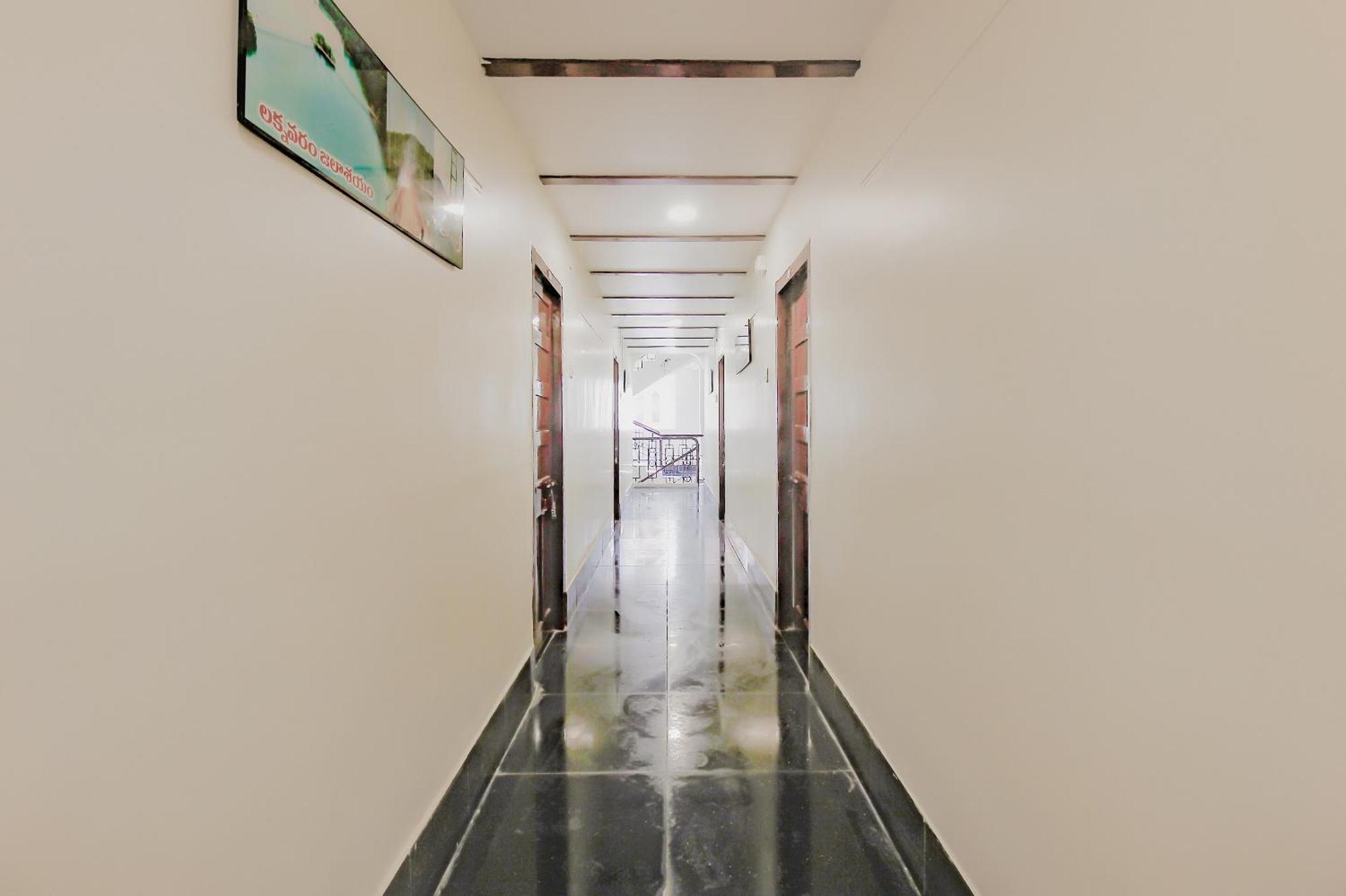Spot On Hotel Grand Inn Warangal Esterno foto